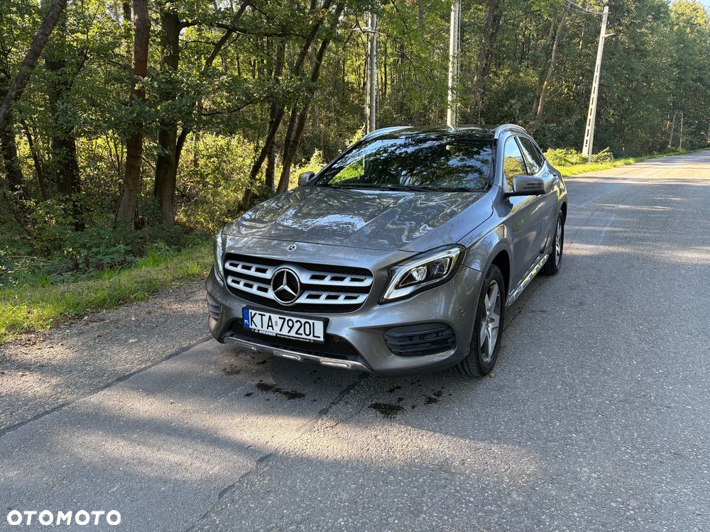 Mercedes-Benz GLA 180 7G-DCT AMG Line - 2