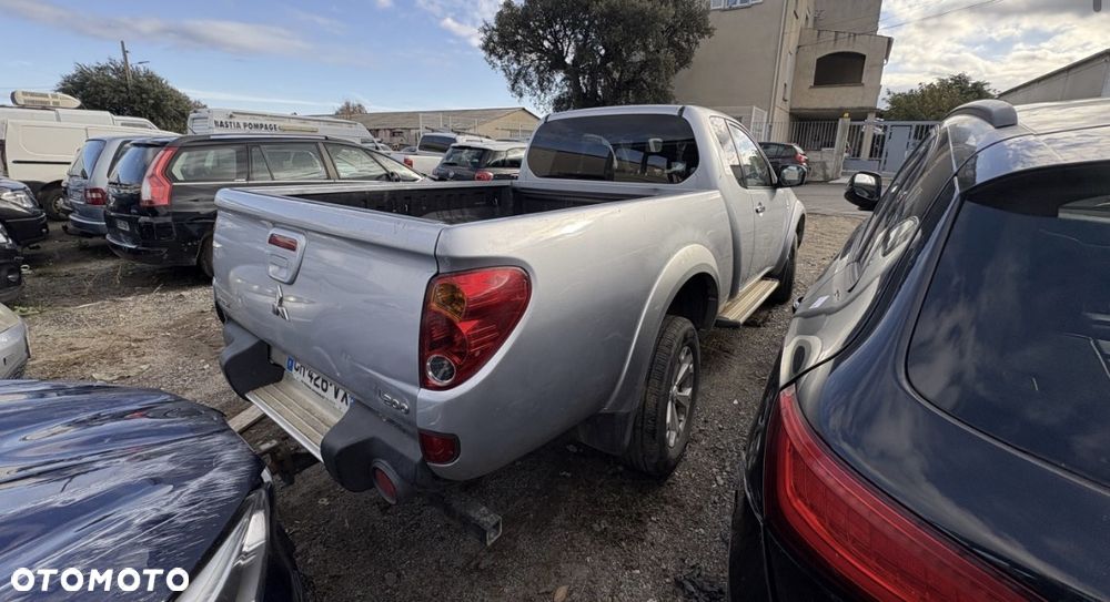Mitsubishi L200 Pick Up 4x4 Intense Club Cab - 2