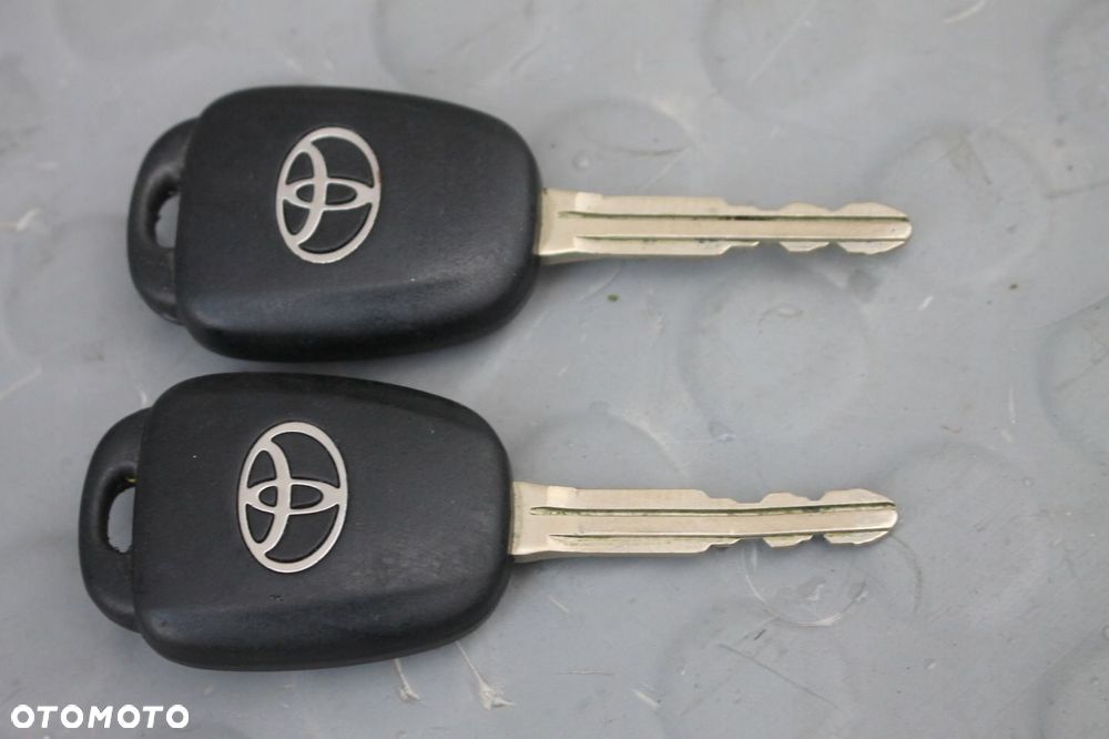 STACYJKA  2 KLUCZYKI TOYOTA VERSO-S 10-15 - 5