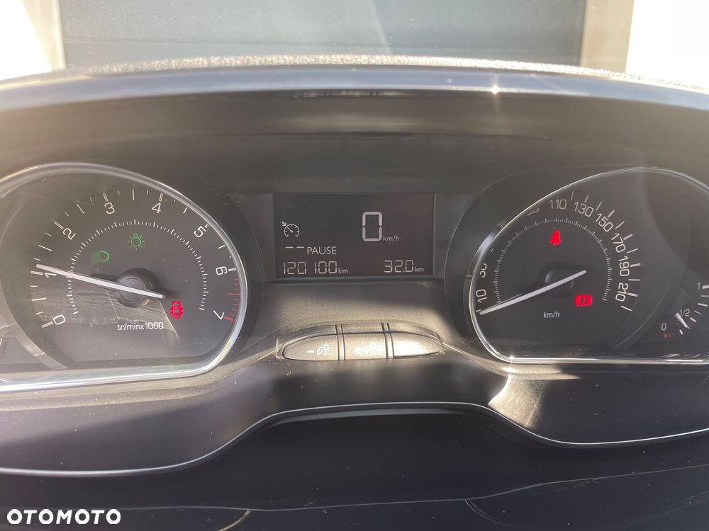 Peugeot 2008 1.6 VTi Style - 10