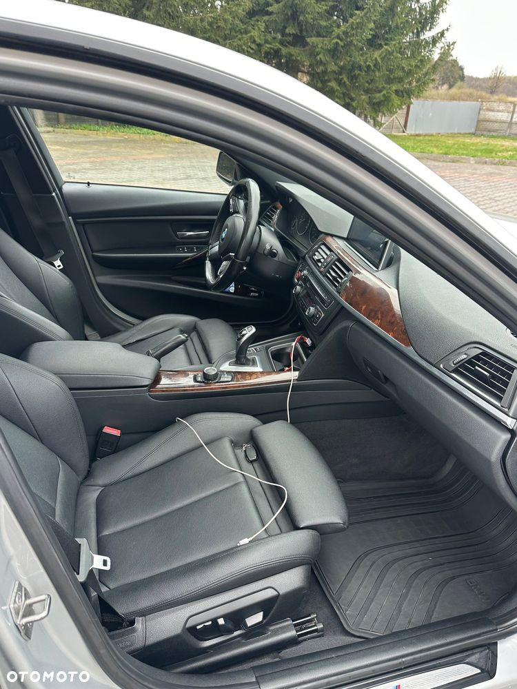 BMW Seria 3 328i - 4