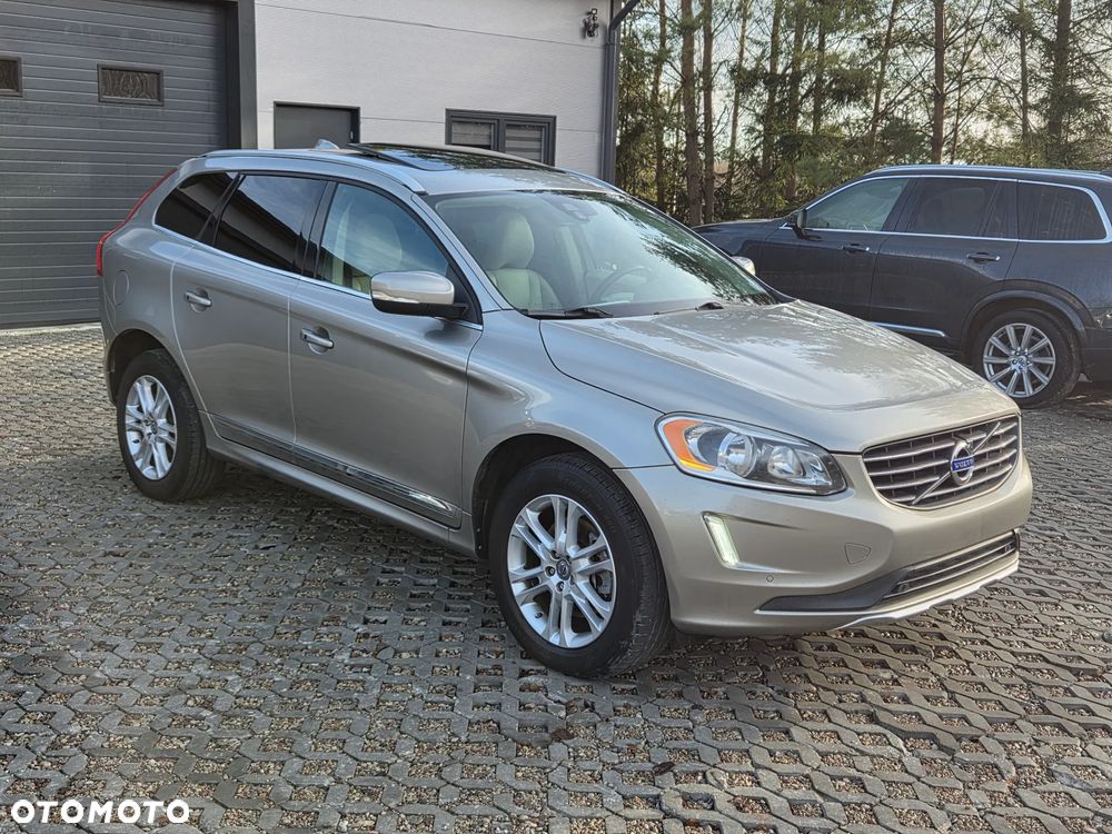Volvo XC 60 T5 AWD Momentum - 1
