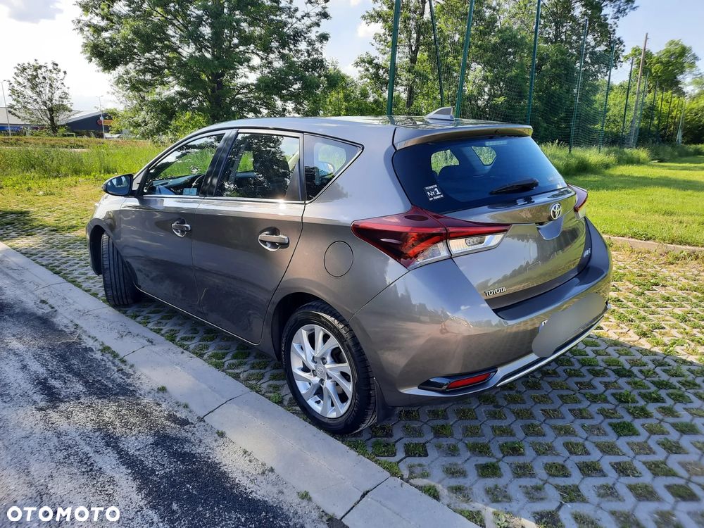 Toyota Auris 1.6 Premium - 3