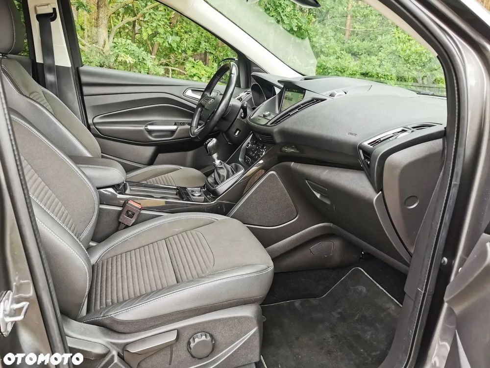 Ford Kuga 1.5 EcoBoost 2x4 Titanium - 9