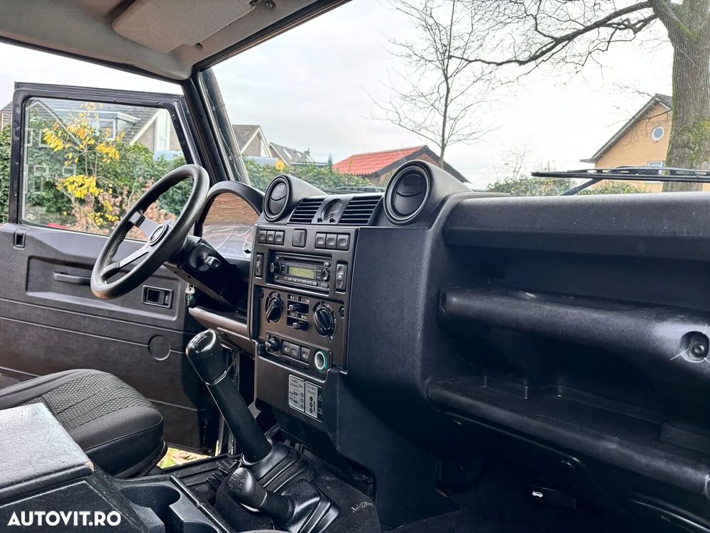 Land Rover Defender - 4