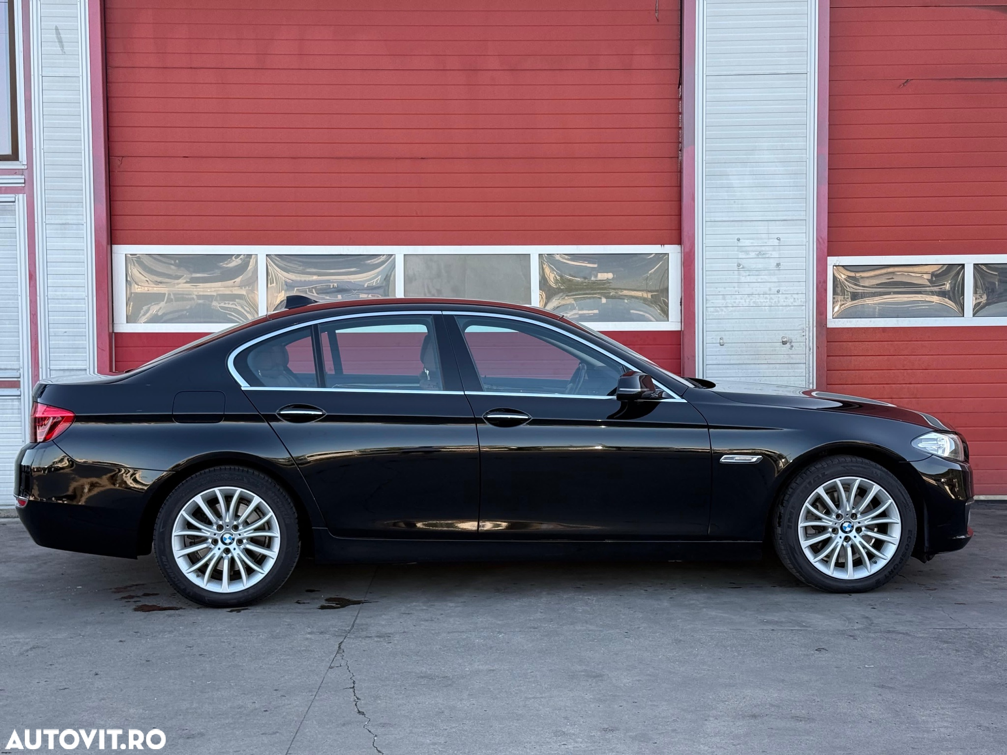 BMW Seria 5 520d xDrive AT - 25