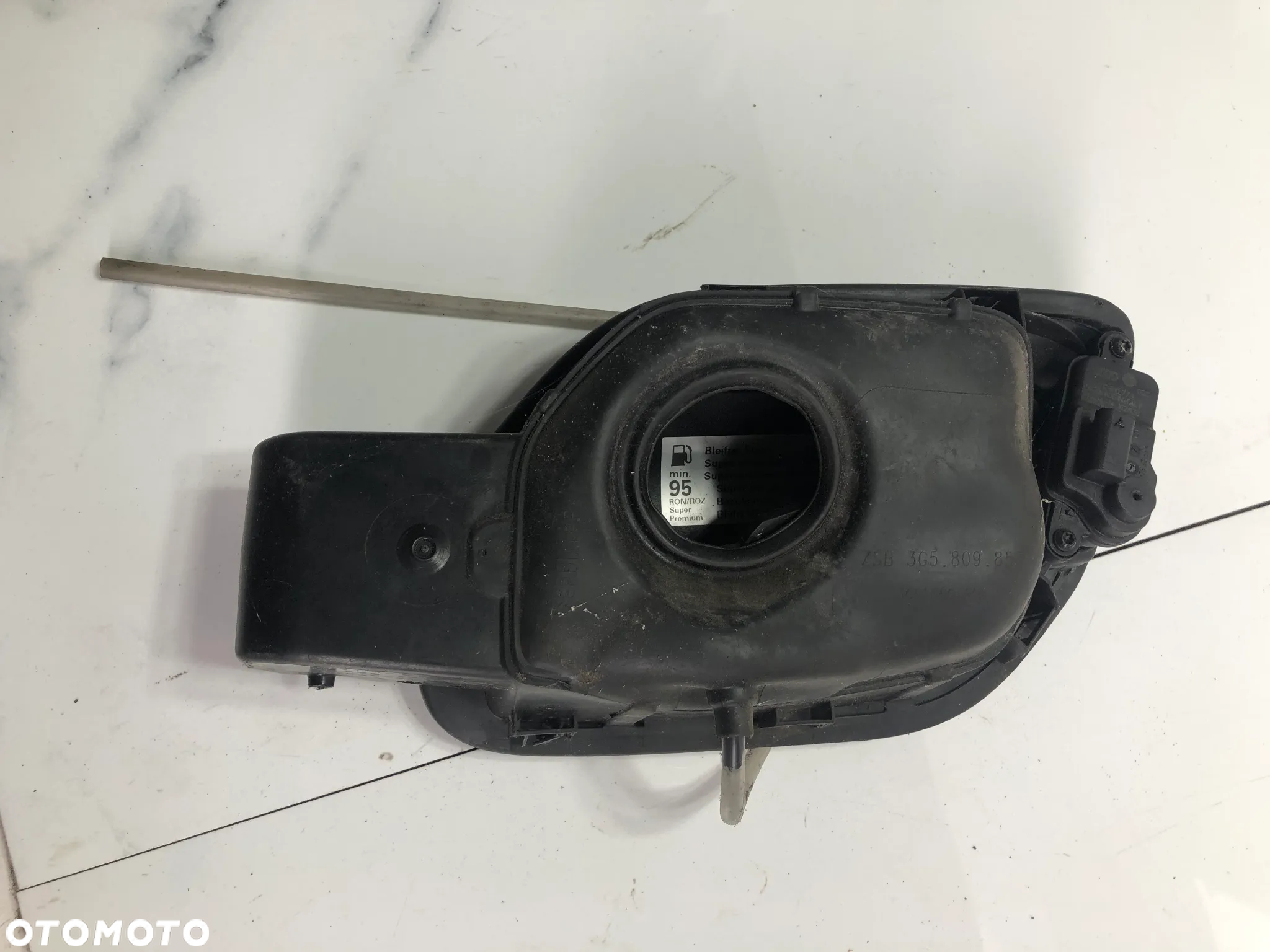 KLAPKA WLEWU PALIWA VW PASSAT B8 3G5809857 LB5J  POTESTOWA MINIMALNY PRZEBIEG - 4