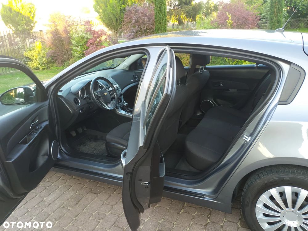 Chevrolet Cruze - 36
