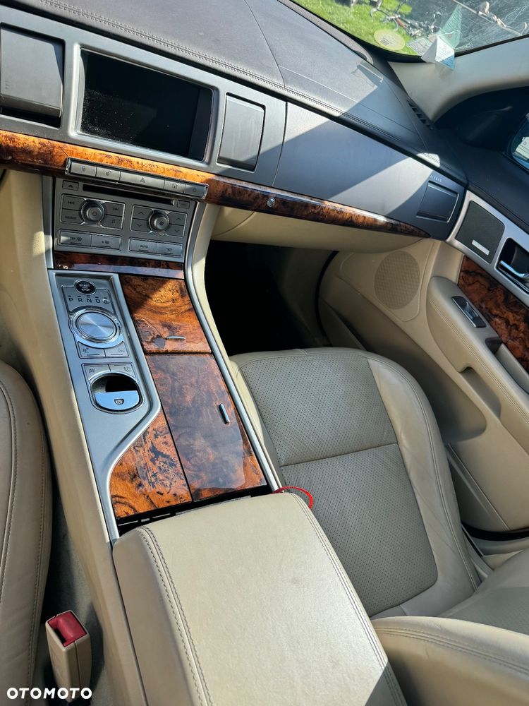 Jaguar XF 3.0 V6 D S Luxury - 9