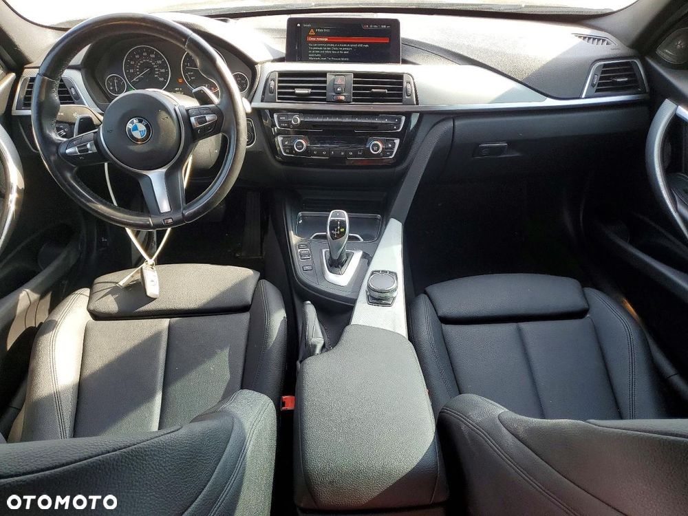 BMW Seria 3 330i M Sport - 8