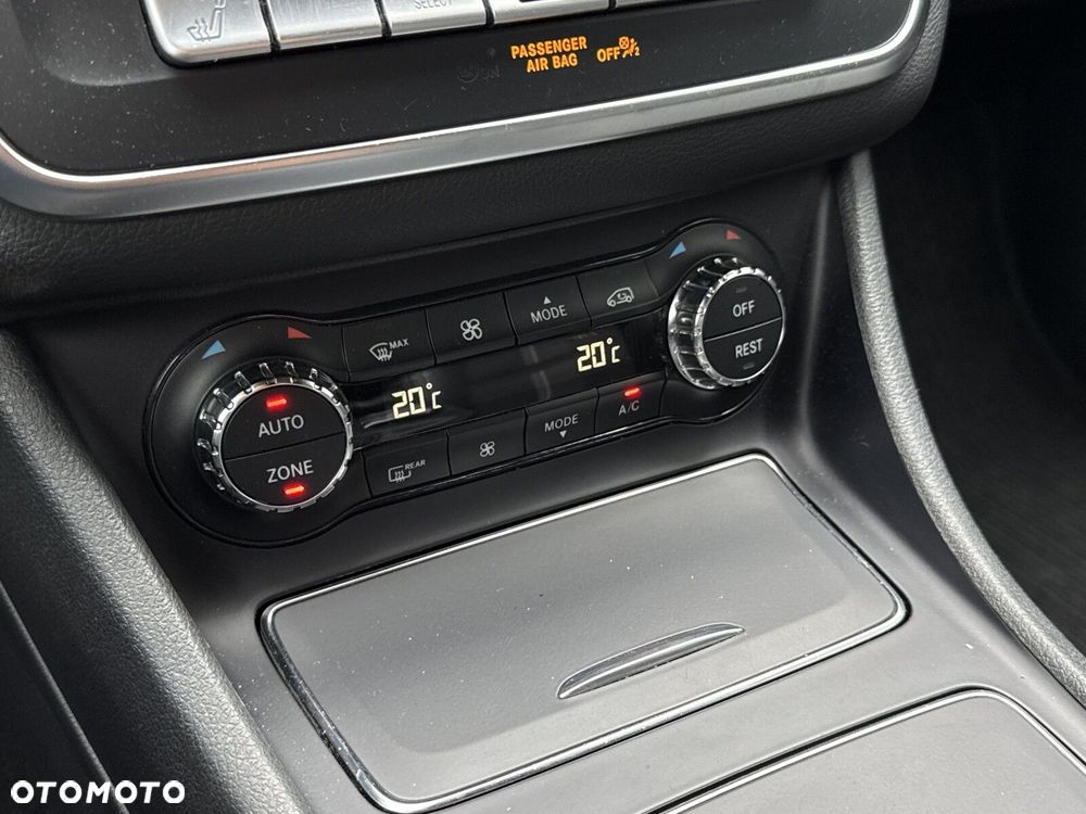 Mercedes-Benz CLA 180 7G-DCT Urban - 21