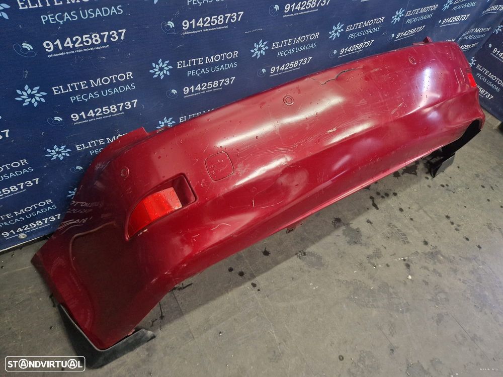 Parachoques traseiro usado LEXUS IS220D - 1