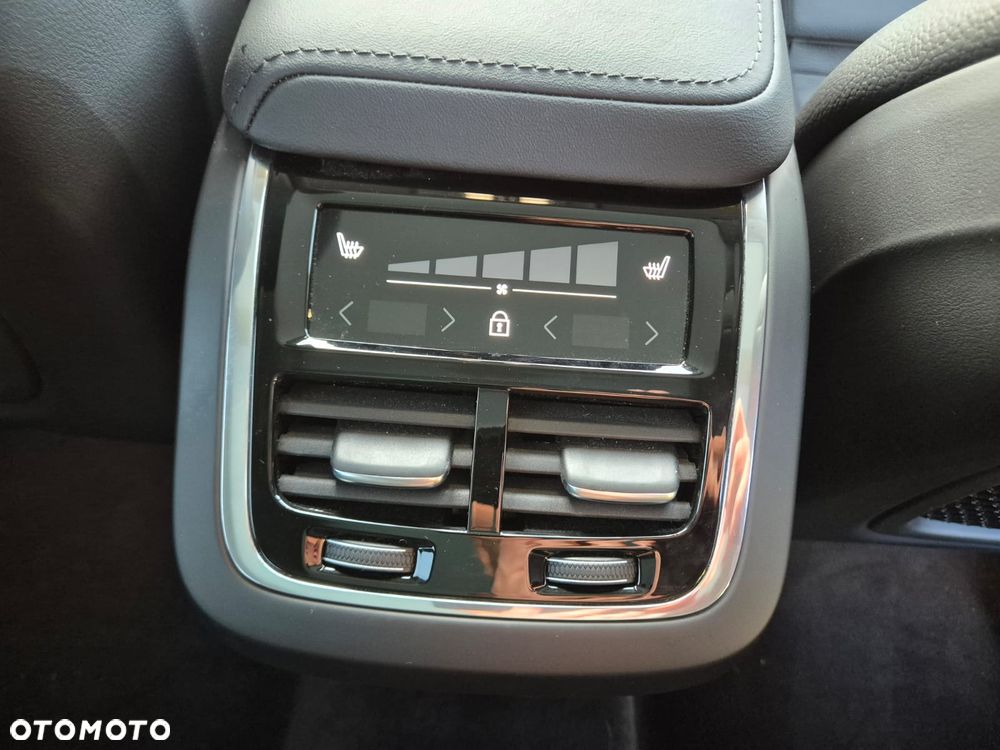 Volvo XC 60 B5 B AWD Ultra Dark - 17