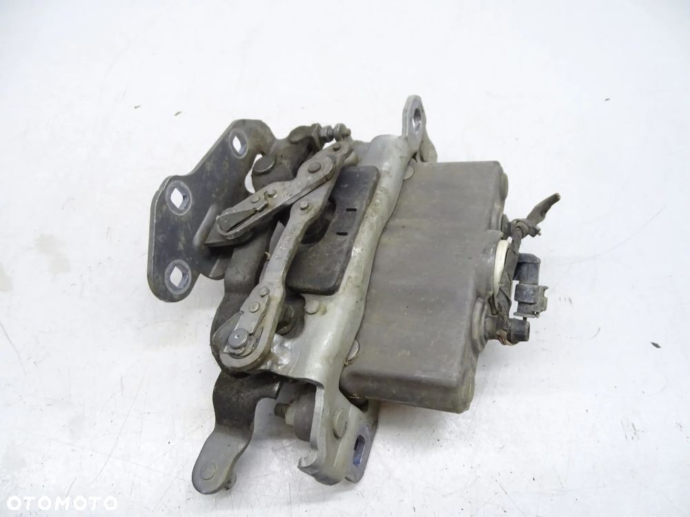 ZAWIAS NABÓJ PRAWY MASKI MERCEDES W212 W207 A2129066301 - 2