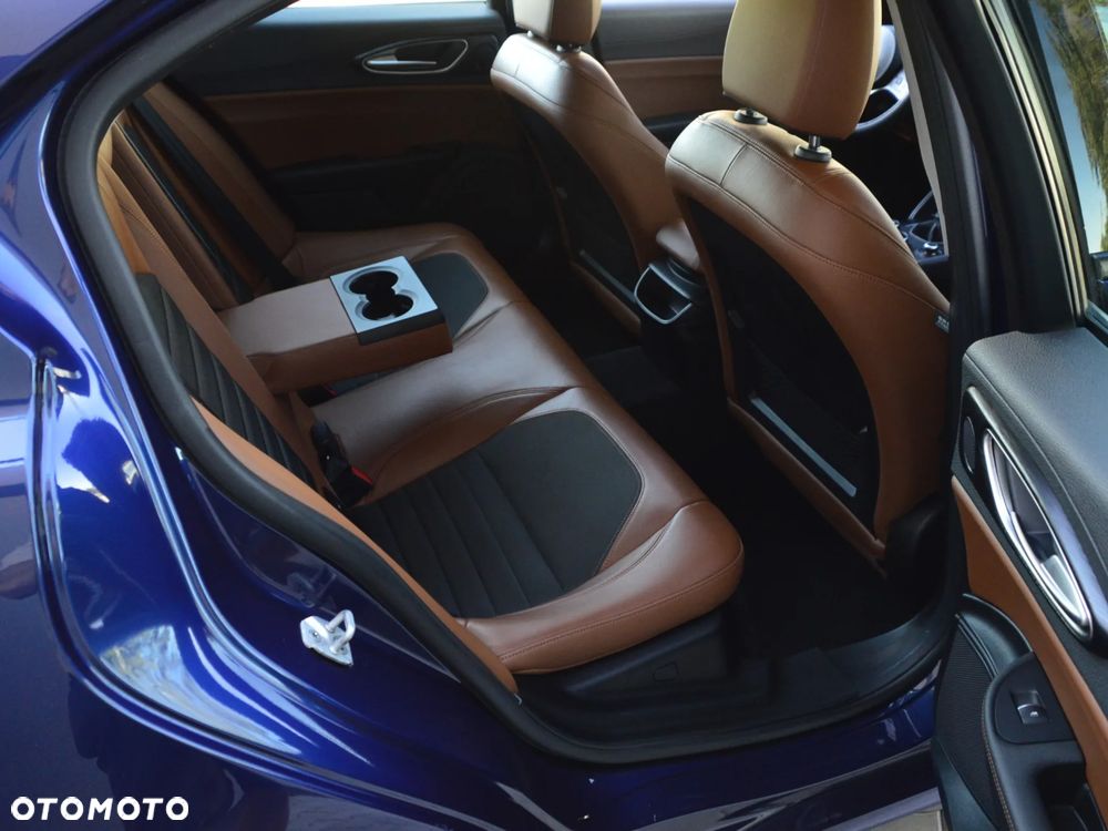 Alfa Romeo Giulia - 19