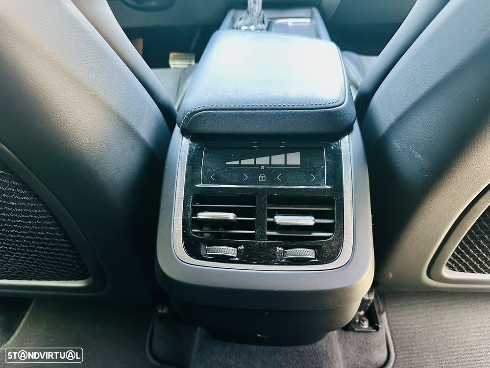 Volvo XC 60 2.0 D4 R-Design AWD - 30