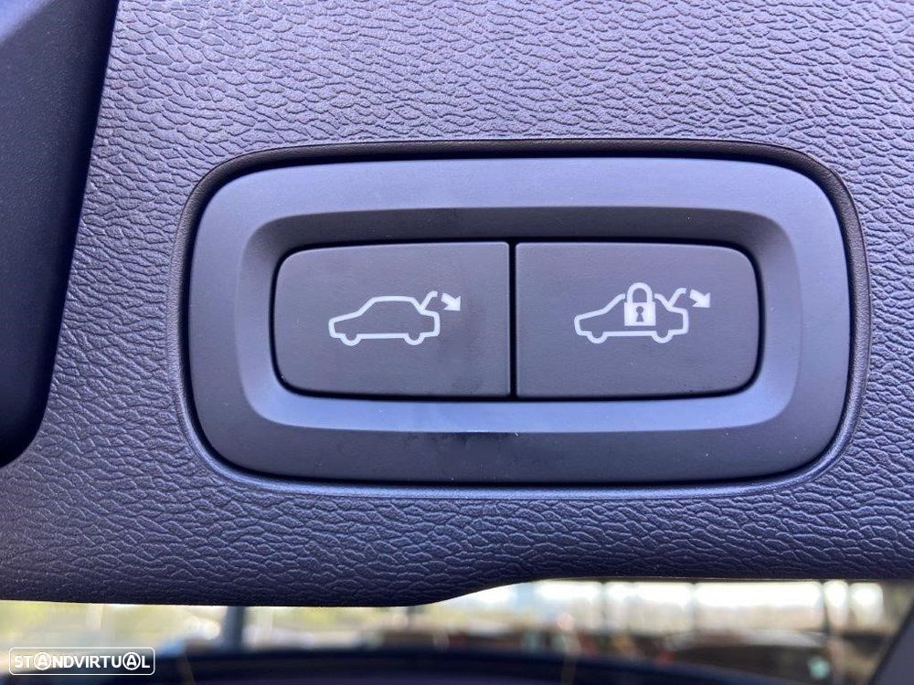 Volvo XC 60 2.0 T6 PHEV Black Edition AWD - 15