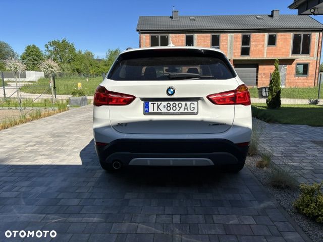 BMW X1 sDrive18i GPF Sport Line - 3