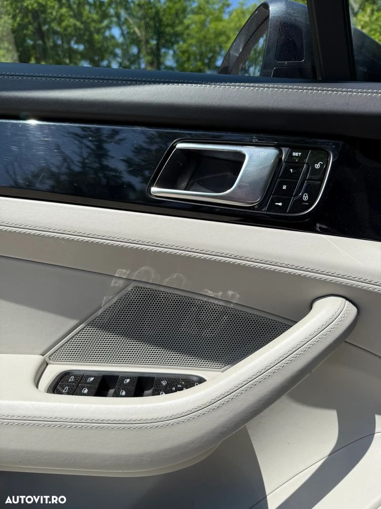 Porsche Panamera 4S - 9