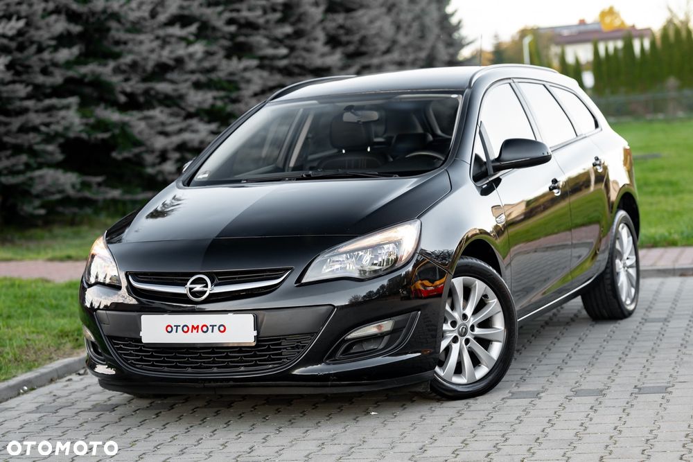 Opel Astra 2012 photo 2