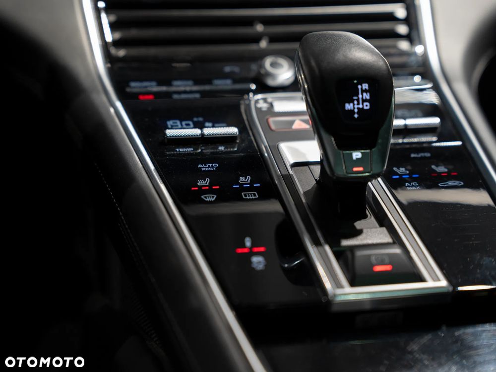 Porsche Panamera Turbo - 21