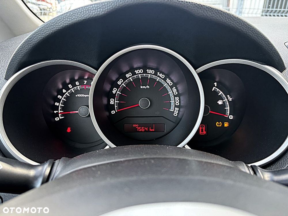 Kia Venga 1.4 Business Line - 11
