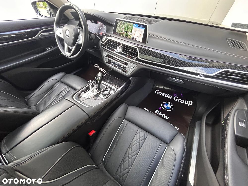 BMW Seria 7 750i xDrive sport - 31