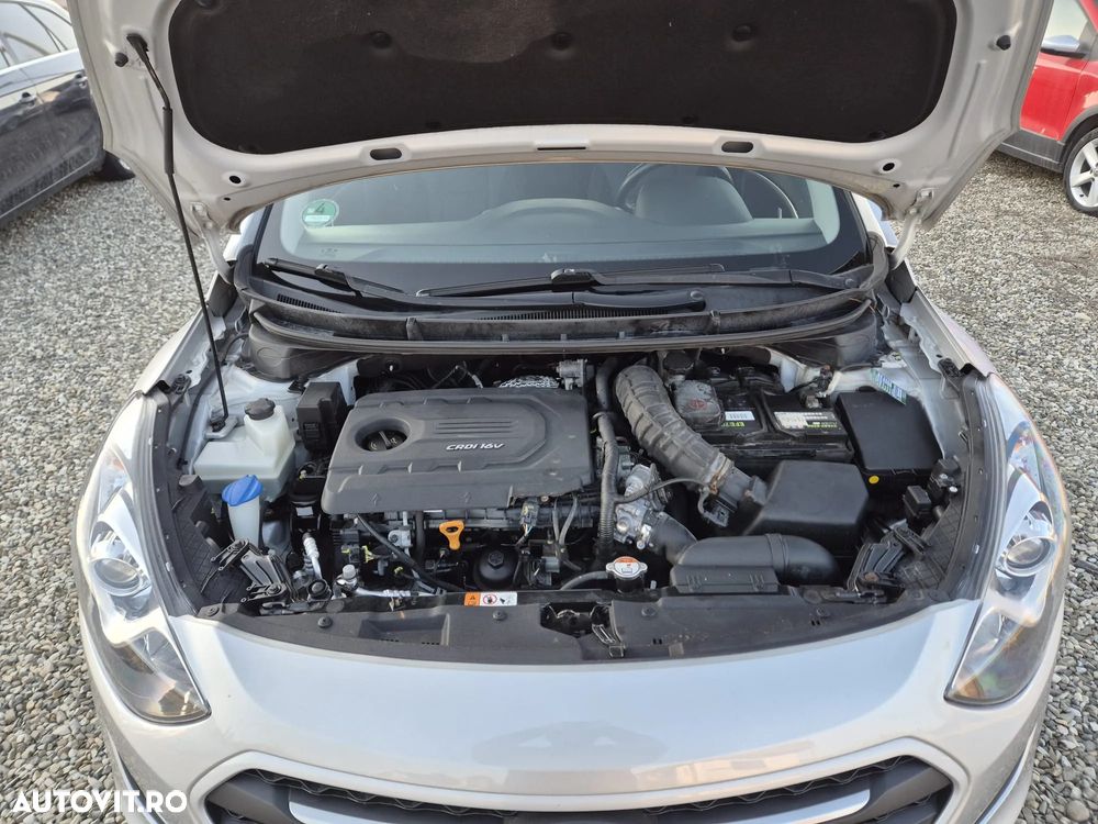 Hyundai i30 blue 1.6 CRDi Trend - 10