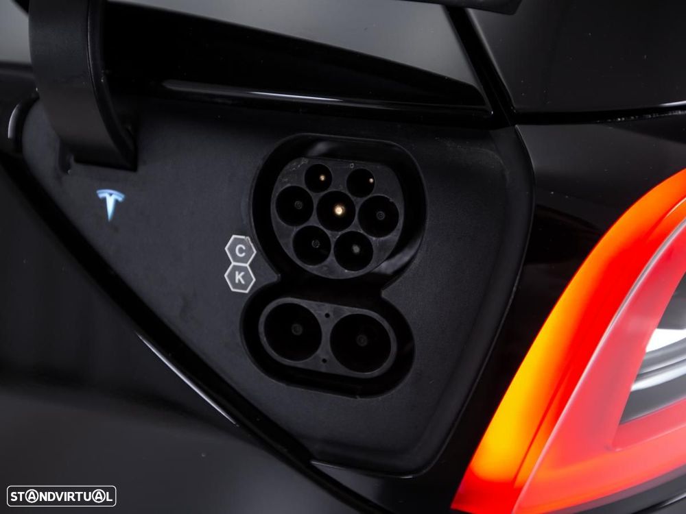 Tesla Model Y Long Range Tração Integral - 17