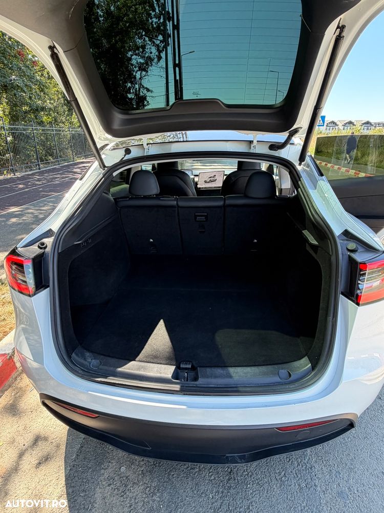 Tesla Model Y AWD Performance - 8