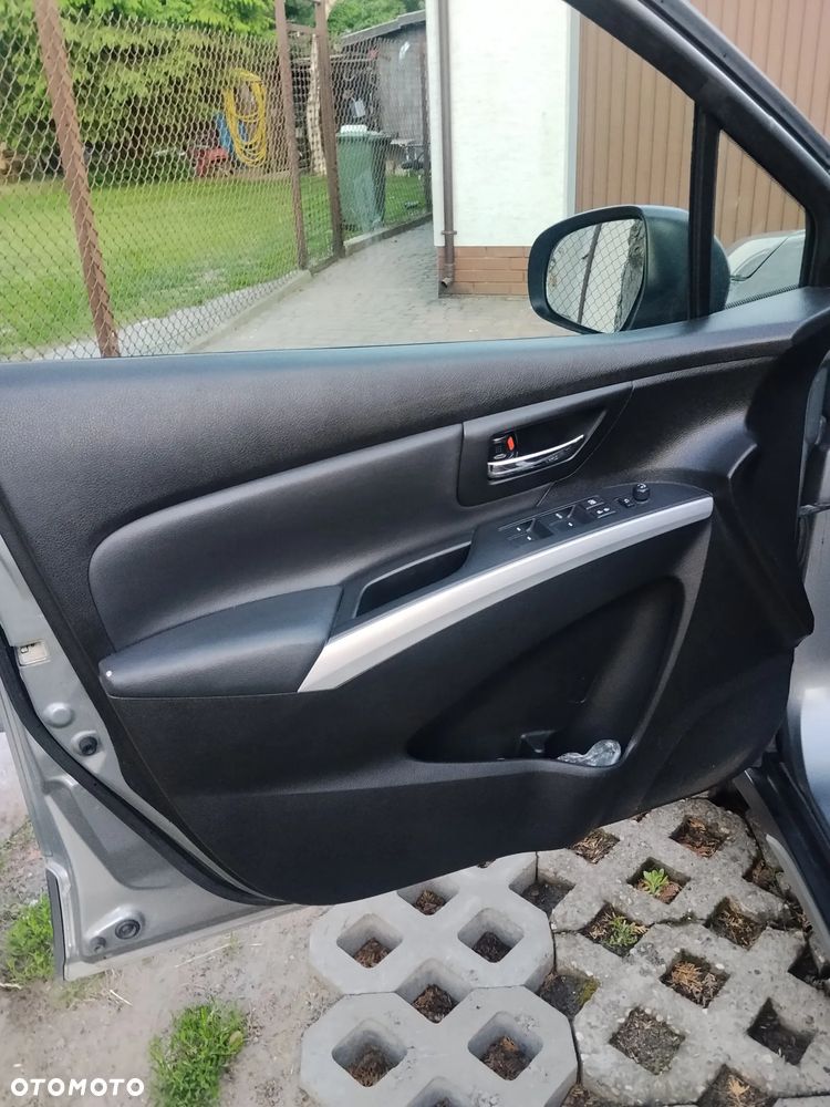 Suzuki SX4 1.6 Premium - 11