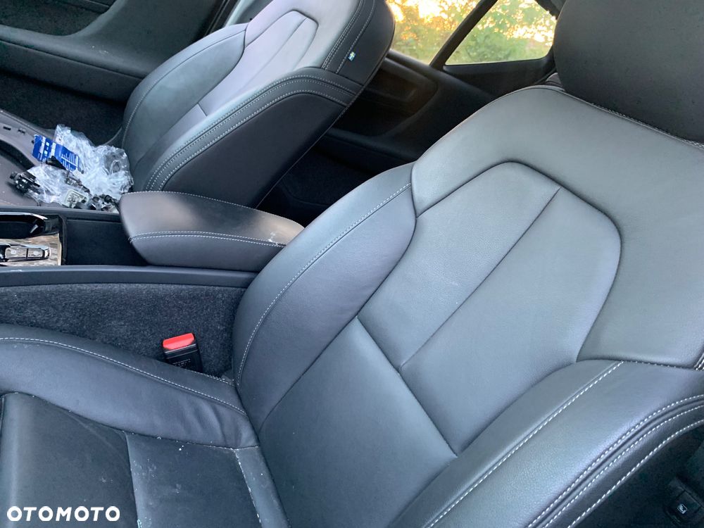 Volvo XC 40 B4 B DKG Ultimate Dark - 12