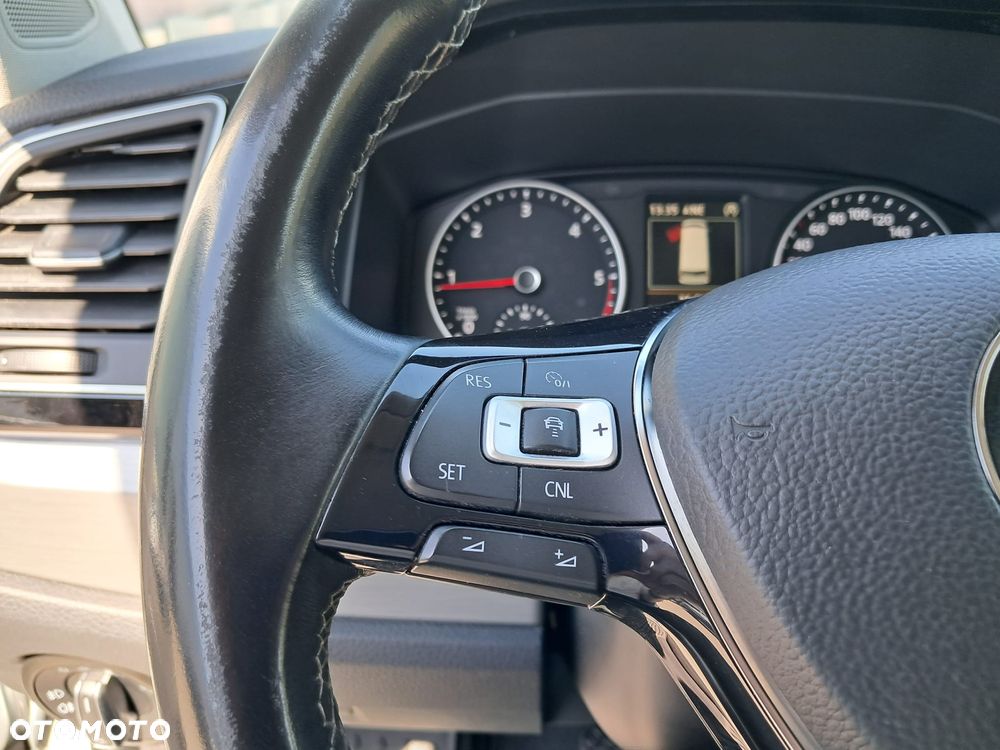Volkswagen Multivan - 24