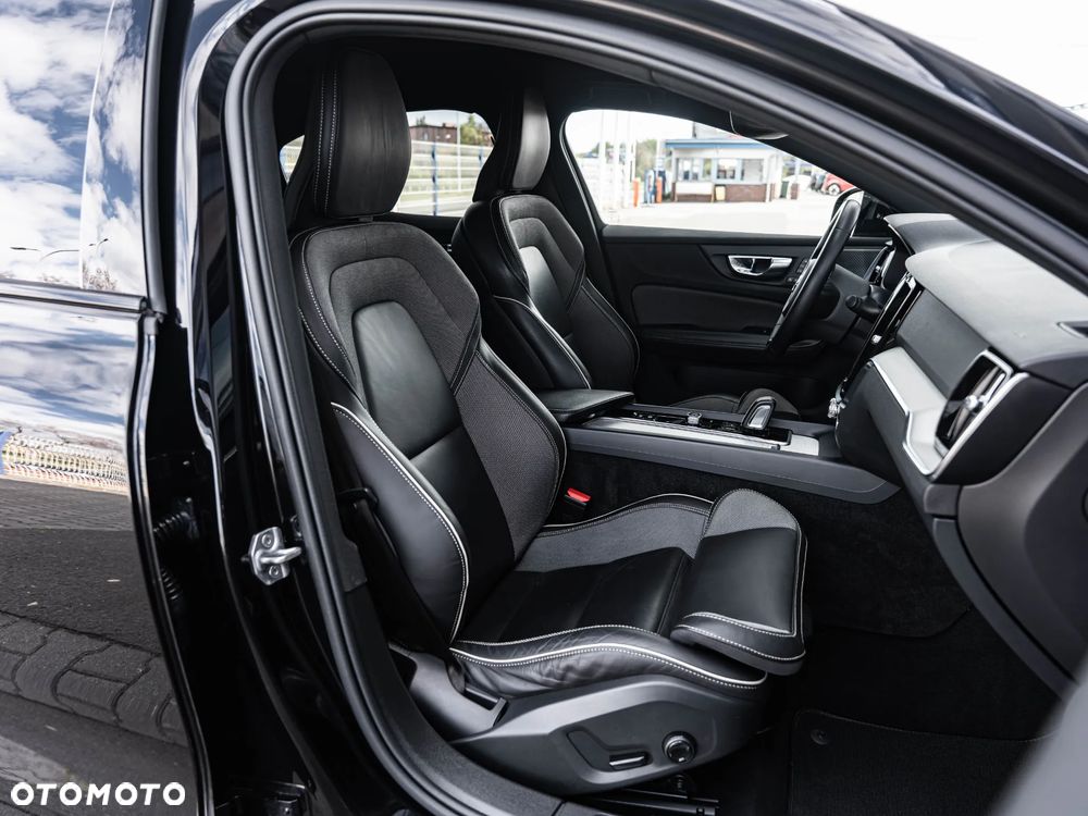 Volvo S60 B4 B DKG Plus Dark - 24