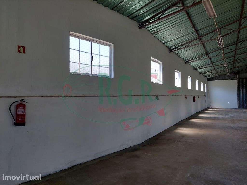 PARQUEAMENTO PARA AUTOMÓVEIS, CARAVANAS E AUTOCARAVANAS - Grande imagem: 2/6