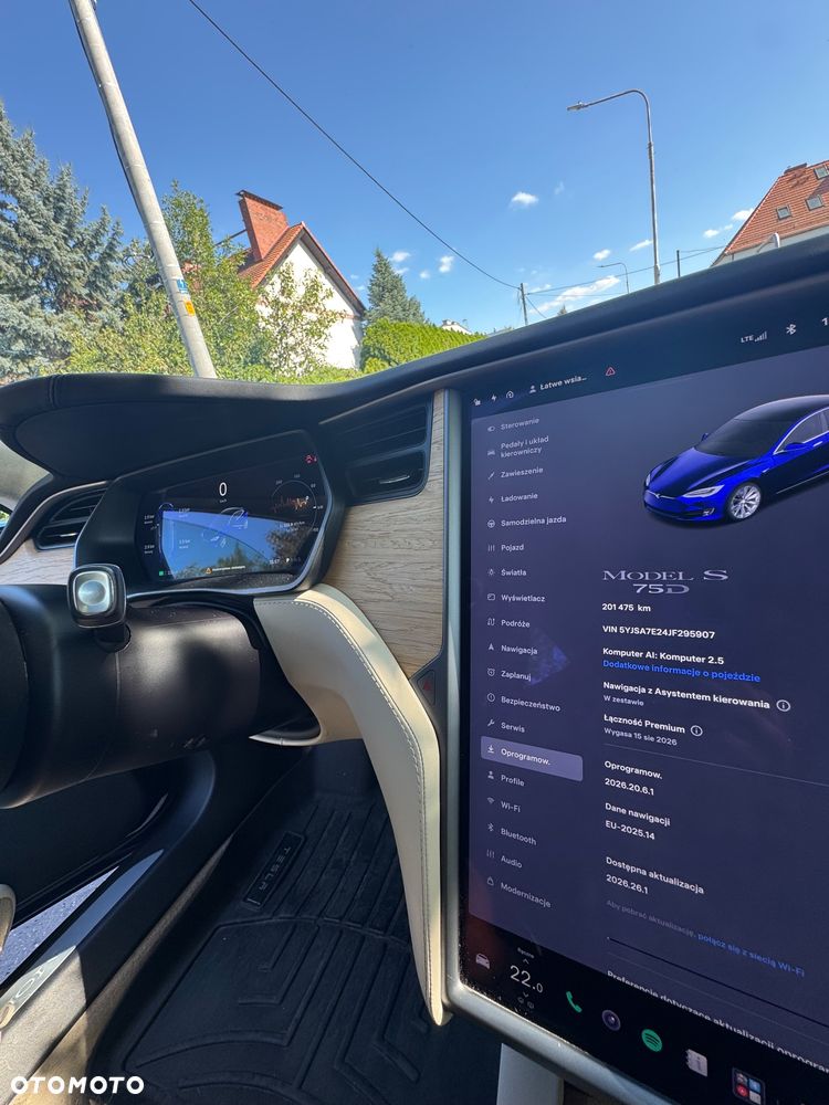 Tesla Model S - 12