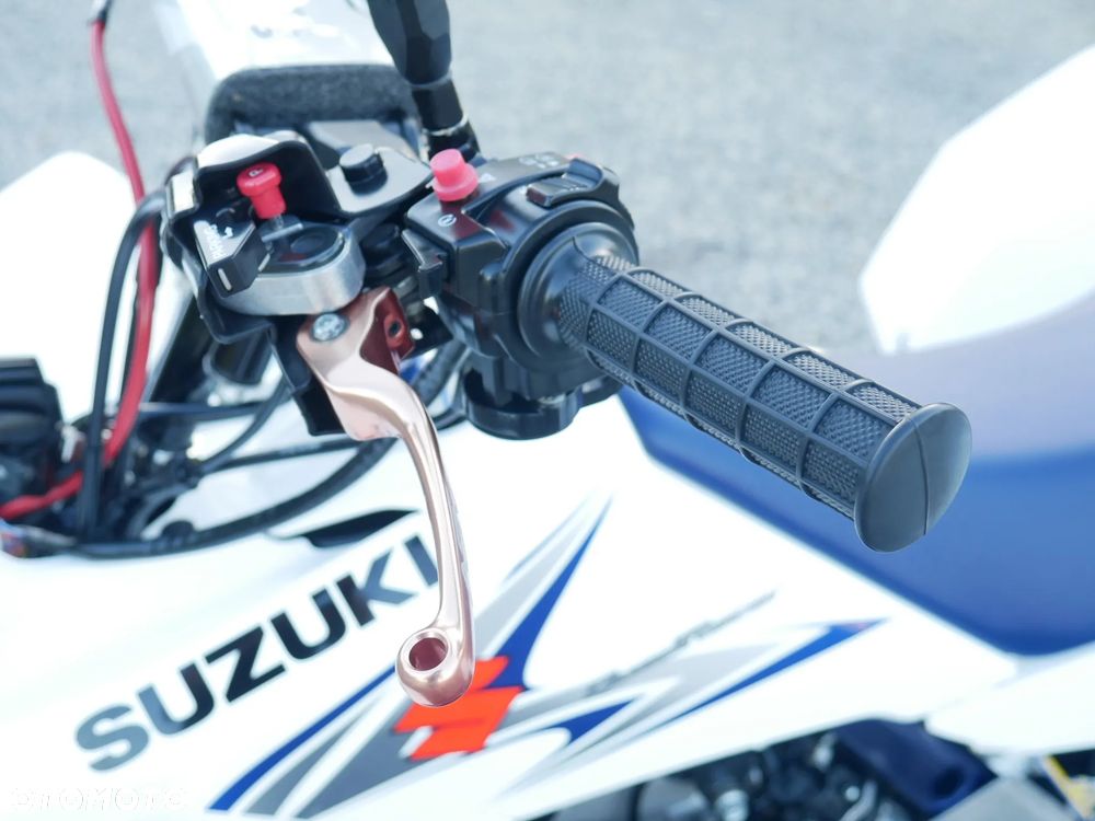 Suzuki Inny - 28