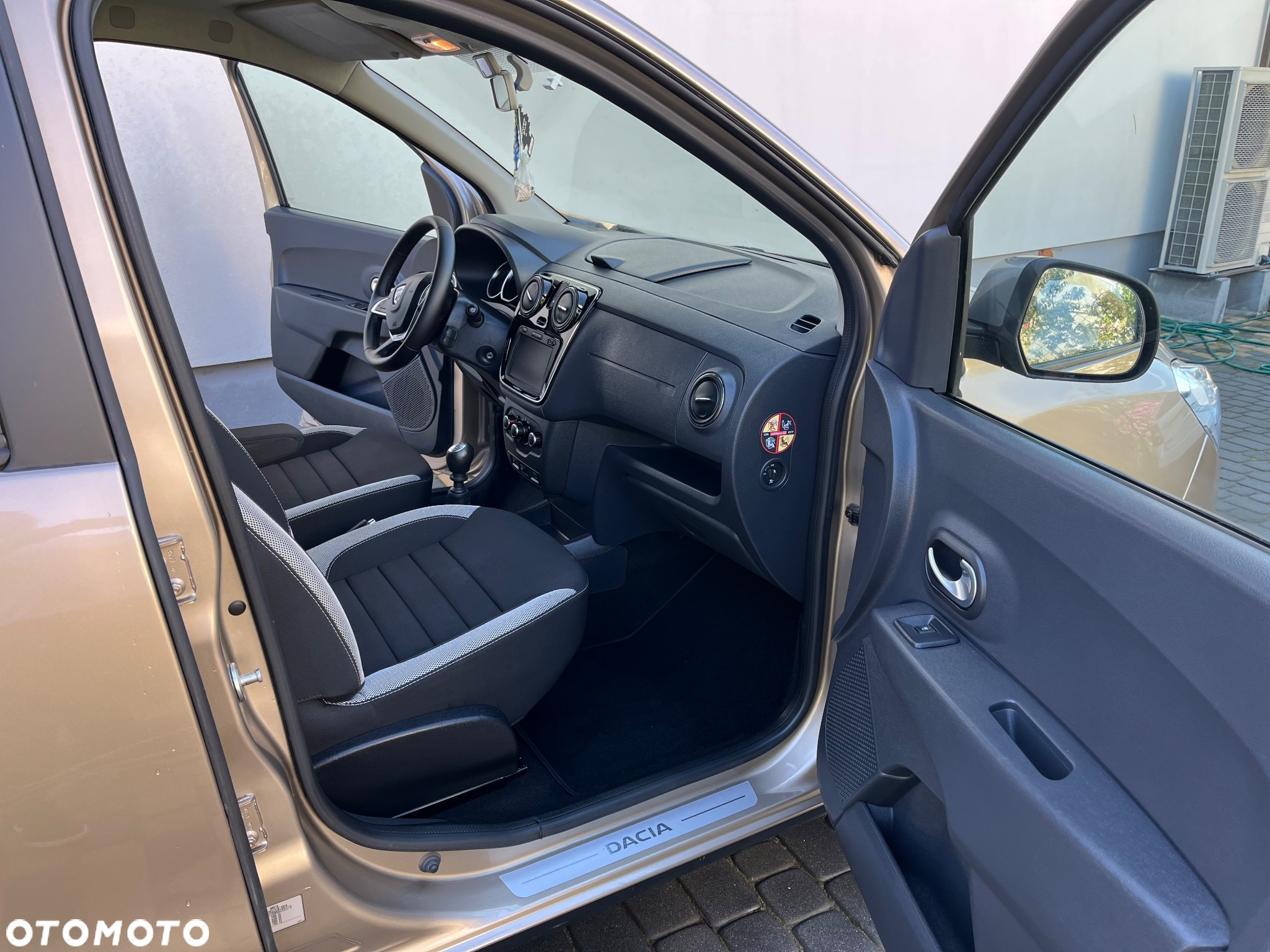 Dacia Lodgy Blue dCi 115 (7-Sitzer) Stepway Selection Blue - 8