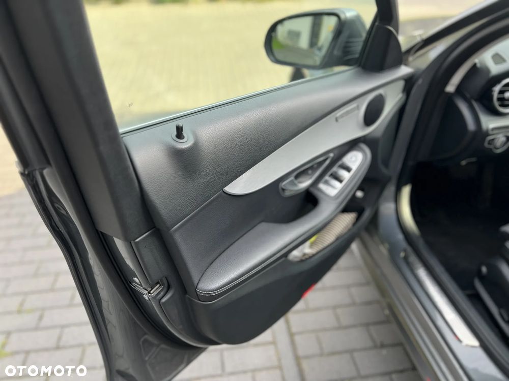 Mercedes-Benz Klasa C 220 d 4Matic 9G-TRONIC AMG Line - 9