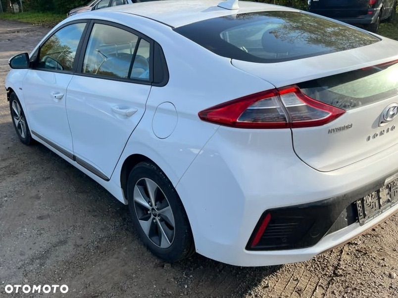 Hyundai IONIQ - 3
