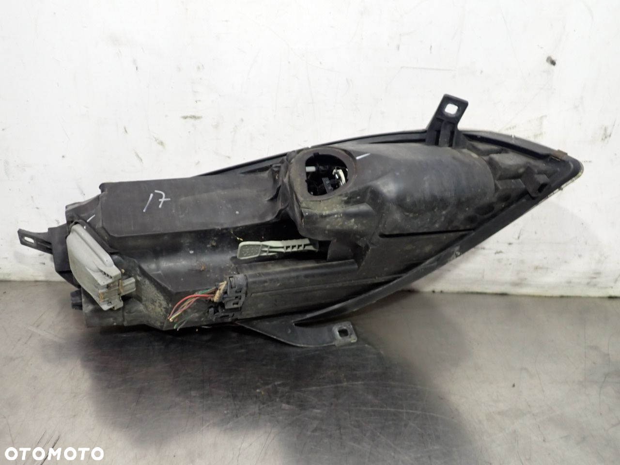 LAMPA LEWA PRZEDNIA MITSUBISHI COLT VI Z30 8301A283  0301208201 - 7