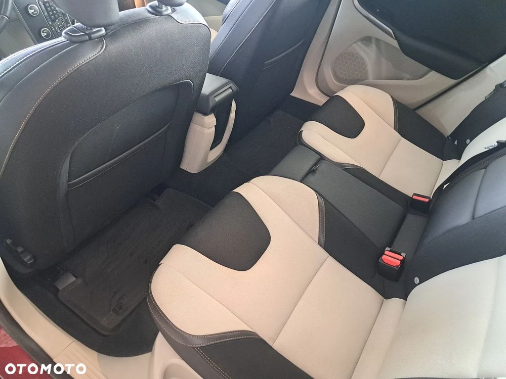Volvo V40 T4 Kinetic - 12