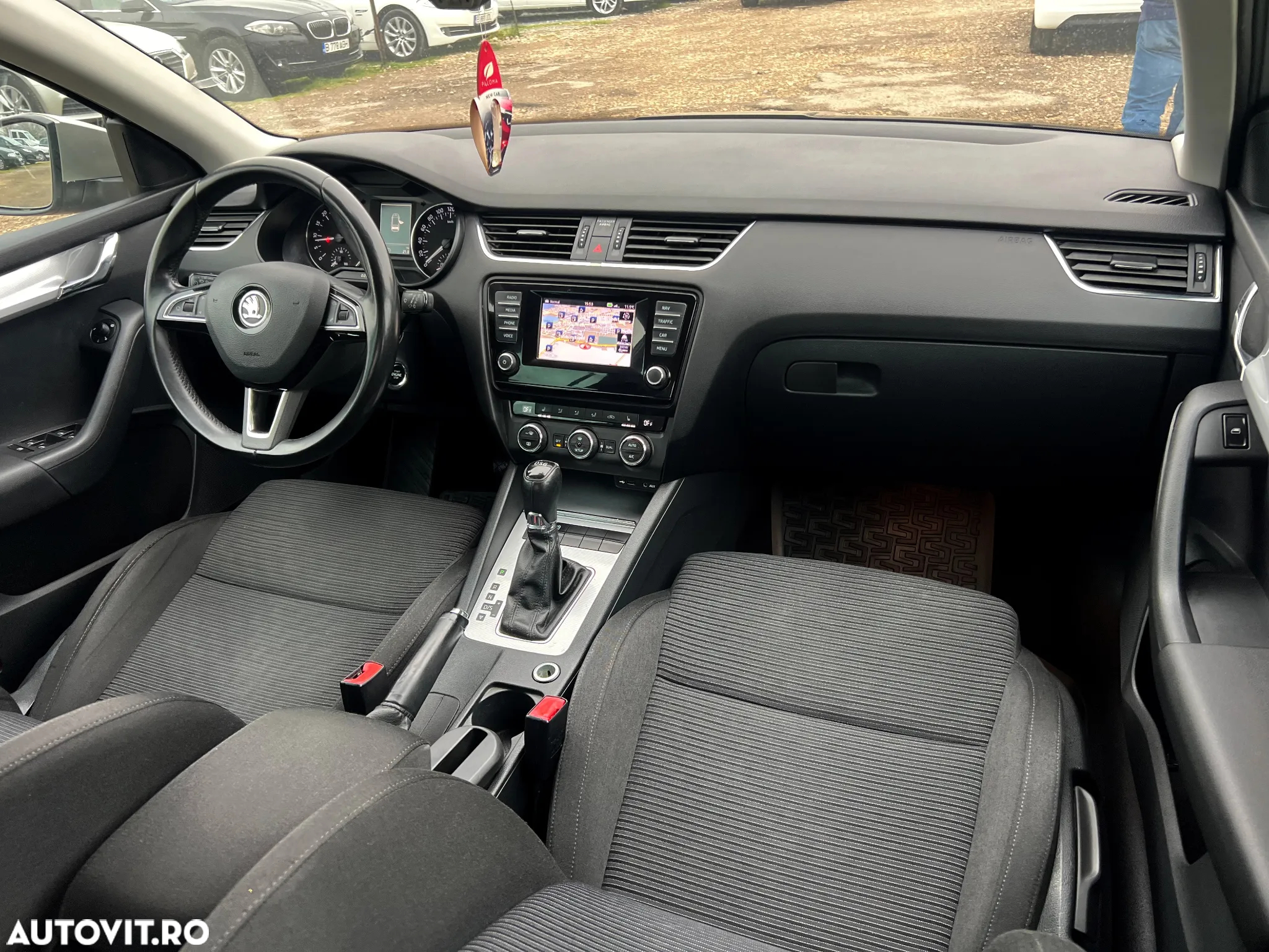 Skoda Octavia 1.6 TDI DSG Ambition - 8
