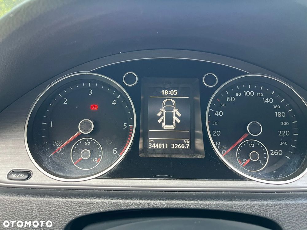 Volkswagen Passat 2.0 TDI DSG BlueMotion Technology Comfortline - 12