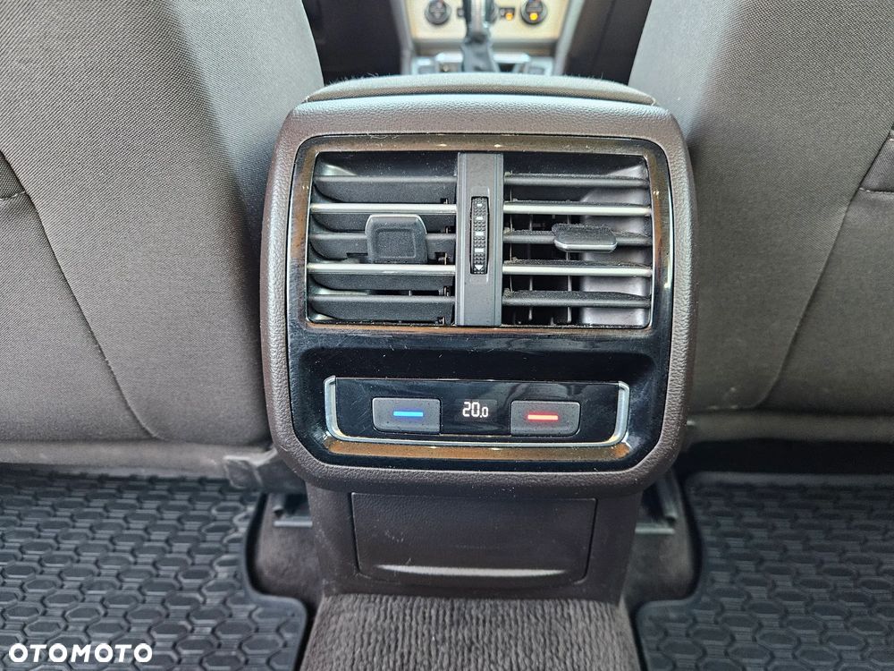 Volkswagen Passat - 15