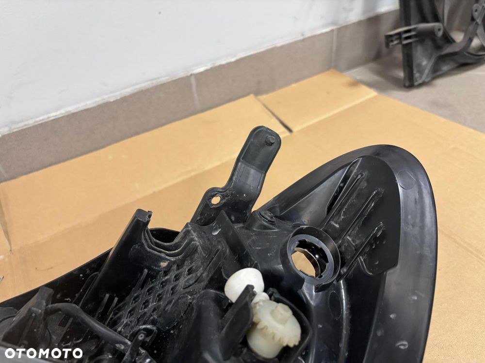 OPEL MOKKA 2012- LAMPA PRZEDNIA PRAWY PRZÓD EUROPA - 10