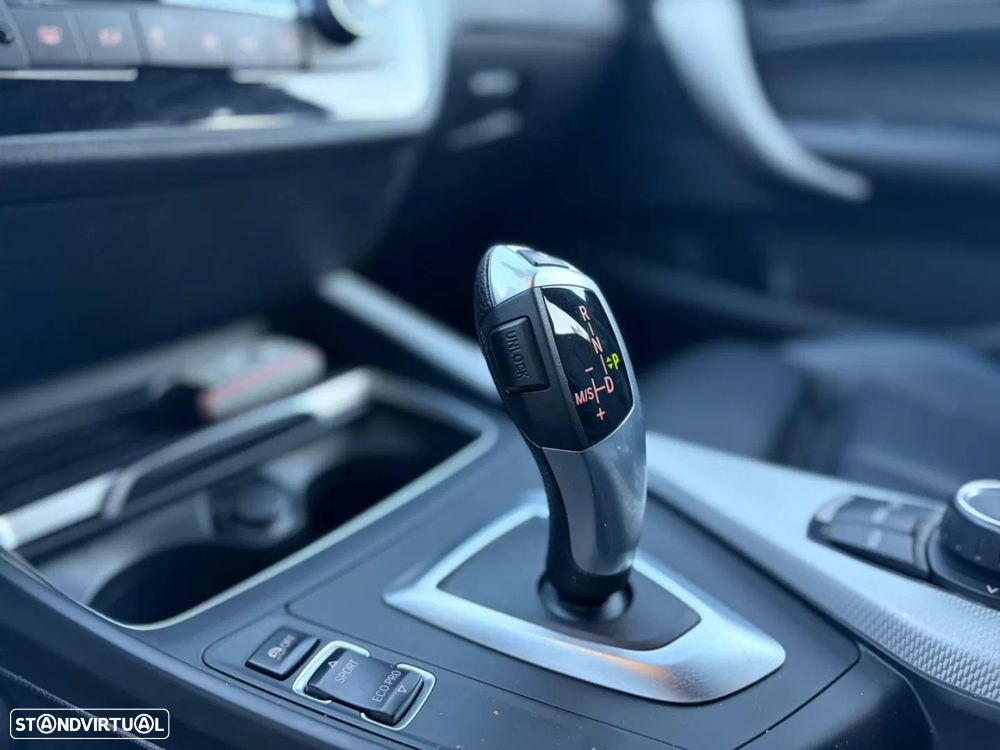 BMW 118 i Pack M Auto - 8