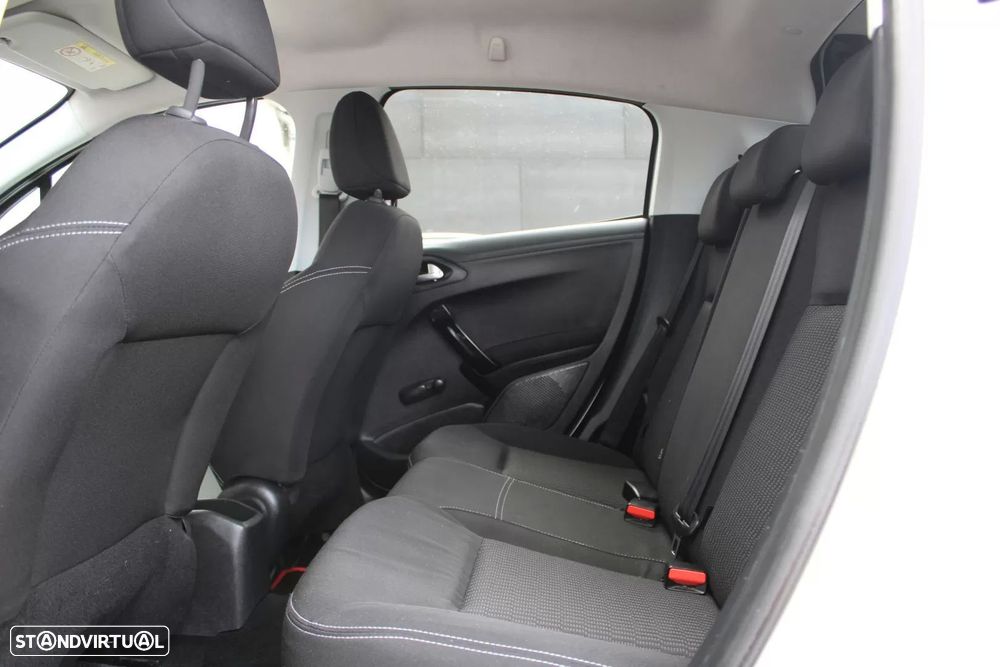 Peugeot 208 1.2 PureTech Style - 16
