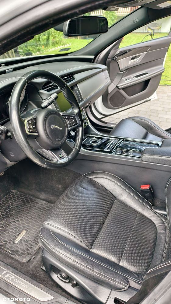 Jaguar XF 20d R-Sport - 10