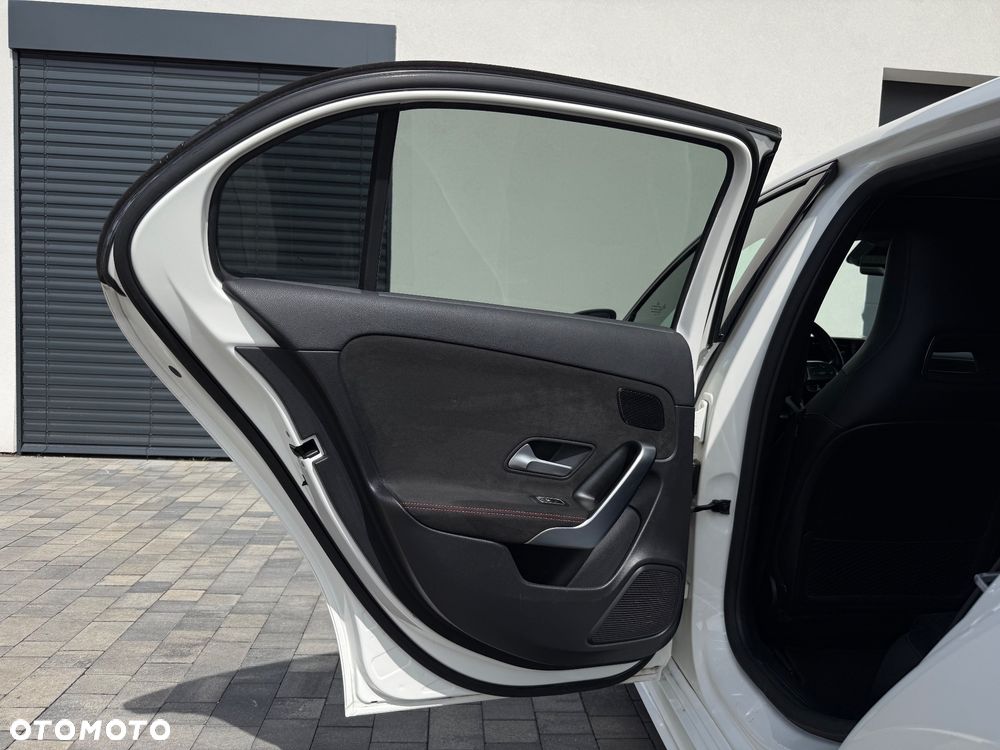 Mercedes-Benz Klasa A 250 e PHEV AMG Line 8G-DCT - 36